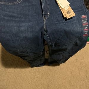Brand new Levi’s 312 slim shaping stretch s